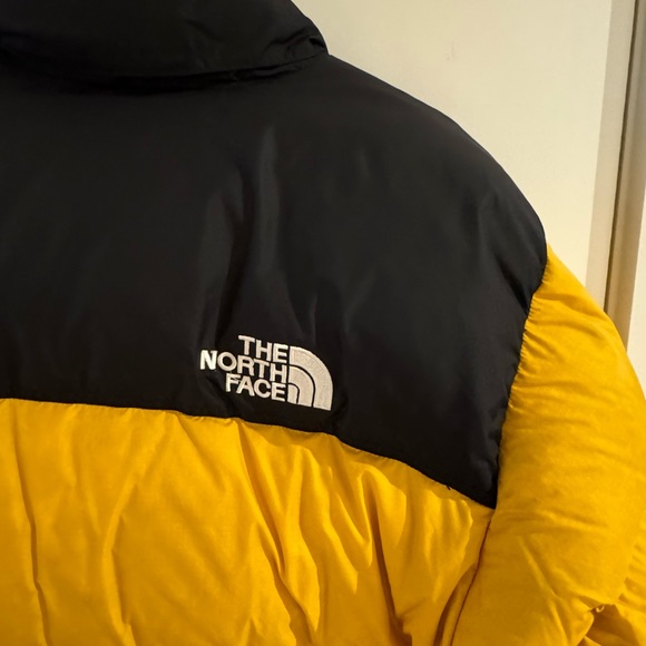 Men’s North Face Nuptse 700 Puffer Jacket - Picture 7 of 7